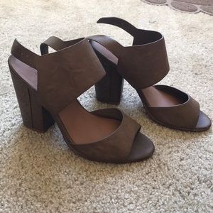 Nude brown chunky heel wedge sandal. Size 9.5